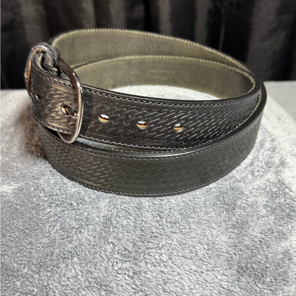 Men's Black Textured Leather Belt - Picture 3 of 8